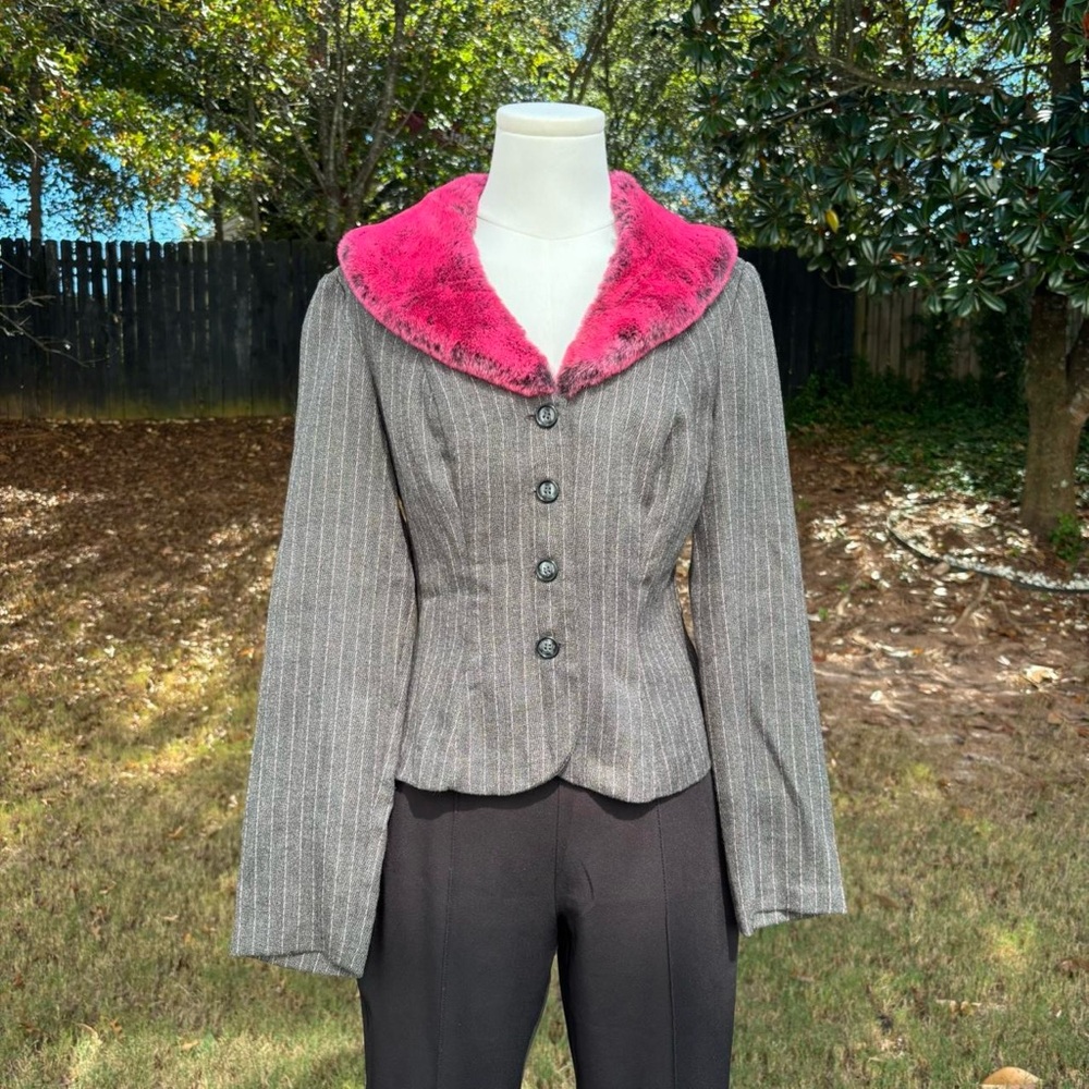 90s y2k vintage deadstock NWT Charlotte Russe grey pinstriped blazer 🍸